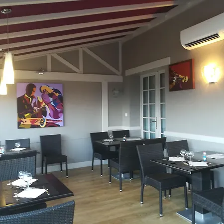 Hotel Contact Du Relais 2*