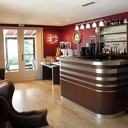 Hotel Contact Du Relais 2*