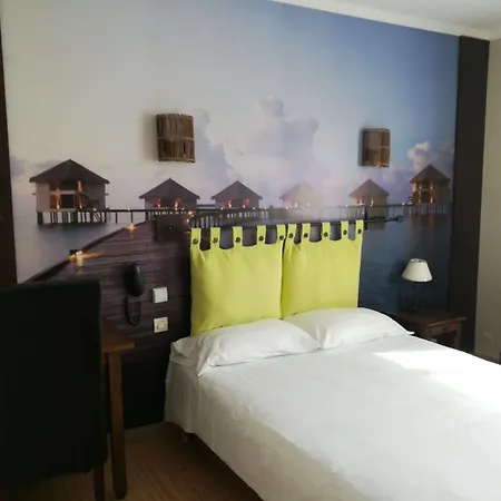 Contact Du Relais 2* תוארס