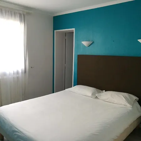 Contact Du Relais מלון