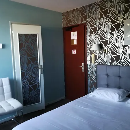 Contact Du Relais מלון 2*